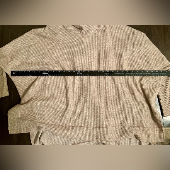 Hudson Gray Oversized Soft Turtleneck Sweater Oatmeal Hi-Low Hem M - Picture 8 of 8